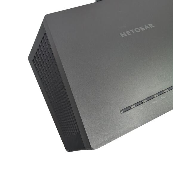 NETGEAR Nighthawk AC1900 Smart WiFi Router R7000 with Power Adapter - Picture 3 of 9